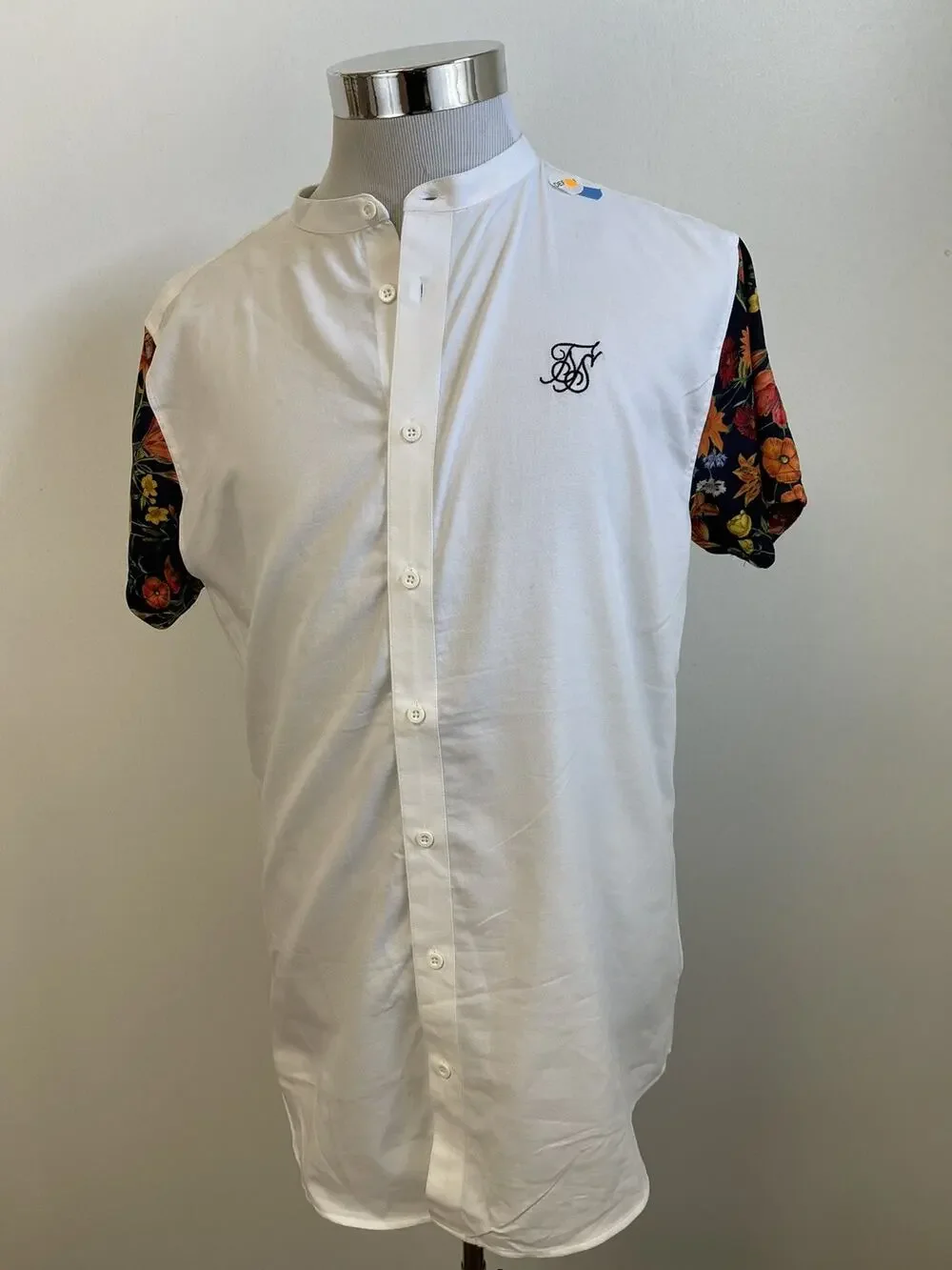 SikSilk Shirt Mens Small Button Up White Floral Sik Silk Short Sleeve N32